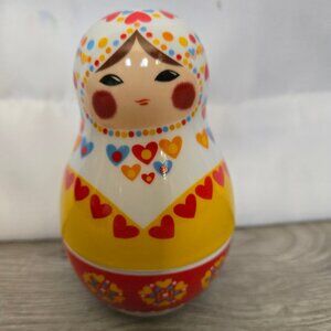 NWOT - Nesting Salt & Pepper Shaker